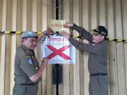 Pub dan Kios Baju Bekas di Bangunan Bekas Matahari Mal Disegel