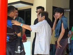 Orangtua Bertemu di Ruang Tahanan, Bawa Makanan Kesukaan Wiyang