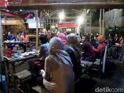 Asyik! Warung Mbah Cokro Beri Imbalan Bagi Warga Surabaya yang Nyoblos