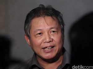 Hormati Aturan, Politikus PDIP Hendrawan Bakal Terima Pin Emas DPR Hormati Aturan, Politikus PDIP Hendrawan Bakal Terima Pin Emas DPR