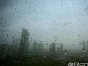 BMKG: Waspada Prediksi Hujan Petir di Wilayah Jakut-Jakbar Malam Ini