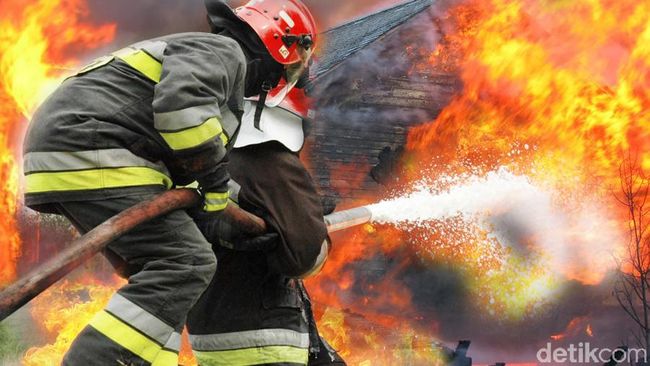 Berita Rumah di Grogol Petamburan Terbakar, 20 Unit Mobil Damkar Dikerahkan Jumat 19 April 2024
