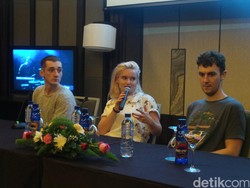 Clean Bandit Kolaborasi Bareng Elton John di Album Baru