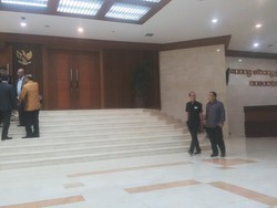 Lobi Molor 1 Jam, Paripurna Revisi UU KPK Belum Berlanjut