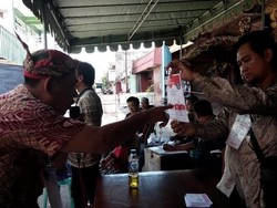 TPS di Eks Lokalisasi Dolly dan Jarak, Rasiyo Risma Seri