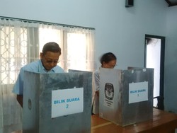 Nyoblos di Sleman, Boediono: Saya Dukung Pilkada Serentak