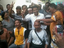 Yakin Menang, Pendukung Pasangan Sehat Cukur Gundul