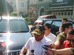 Tak Hanya Mendagri, Rano Karno Juga Tinjau TPS Airin