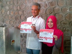 Coblos Wali Kota Semarang, Canda Gubernur Ganjar: Pilih Nomor 4!