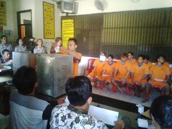 Tahanan Polrestabes Nyoblos, GM Pelindo III dan Wiyang Absen