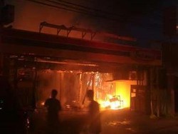 Minimarket di Pancoran Mas Depok Terbakar, 8 Unit Damkar Dikerahkan