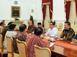 Meski Sakit, Jokowi Tetap Ngantor dan Pantau Hasil Pilkada