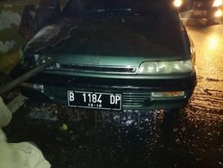 Ada Mobil Sedan Terbakar di Tomang Jakbar, Lalin Ramai Lancar