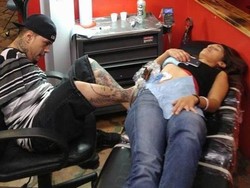 Salut! Meski Terlahir Tanpa Lengan, Brian Bisa Jadi Penato Handal