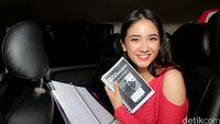 Seperti Apa Sih Isi Mobil si Cantik Nadya Arina?
