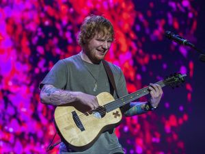 Tiba di Jakarta, Ed Sheeran Cicipi Rendang dan Sambal Ijo Tiba di Jakarta, Ed Sheeran Cicipi Rendang dan Sambal Ijo