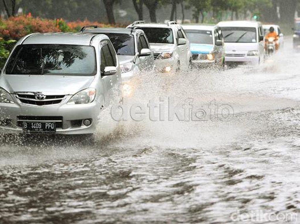 Mesin Diesel Kuat Terabas Banjir, Fakta atau Mitos? Mesin Diesel Kuat Terabas Banjir, Fakta atau Mitos?