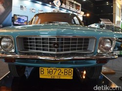 Transformasi 49 Tahun Taksi Blue Bird, Dulu Holden Kini Tesla