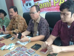 Imigrasi Medan Amankan 14 WNA Penjual Kartu Sakti Hemat Pulsa Listrik