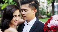 Berbaju Pengantin, Nina Zatulini Intim dengan Calon Suami