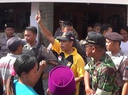 Ribuan Warga Geruduk Rumah Ramli Diduga Punya Ilmu Santet