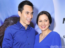 Darius dan Anak-anak Bantu Donna Agnesia Relakan Kepergian Ibunda