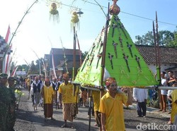Masyarakat Banyuwangi Gelar Napak Tilas dan Kirab Pusaka