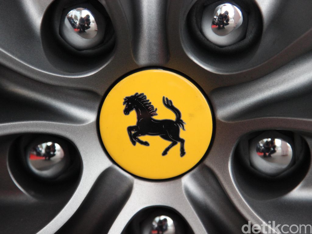 Pura-pura Test Drive, Maling Bawa Kabur Ferrari Langka Pura-pura Test Drive, Maling Bawa Kabur Ferrari Langka
