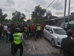 Bongkar Hunian Liar di Kompleks Setneg, Aparat Bentrok dengan Warga