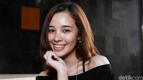 Angie Mulligan, si Manis yang Makin Eksis