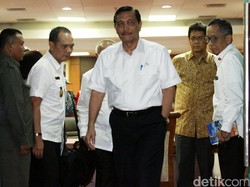 Luhut: Abu Bakar Baasyir Tak Dilarang Salat, Tapi Tak Dibenarkan Beri Tausiah