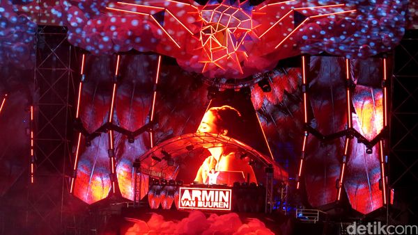 Major Lazer dan Armin Van Buuren Tutup Party DWP 2015 Hari Pertama