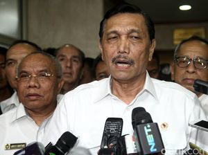 Kivlan Sebut PKI Segera Deklarasi, Luhut: Tolong Laporkan ke Saya Tempatnya Kivlan Sebut PKI Segera Deklarasi, Luhut: Tolong Laporkan ke Saya Tempatnya