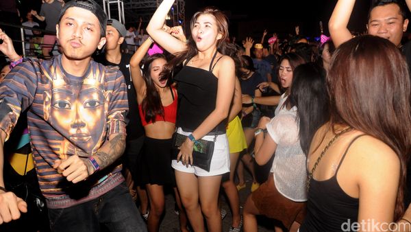 Party Till Drop! Partygoers Gila-gilaan di DWP 2015 Hari Kedua