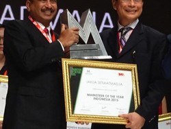 Presdir BCA Dianugerahi Gelar Marketeer of the Year 2015