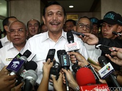 Bertemu Menlu Singapura, Luhut Bahas Ruang Udara Hingga Investasi di RI