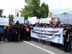 Ratusan Simpatisan Paslon di Ponorogo Protes KPU