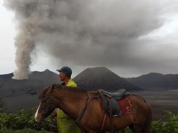 Bromo Masih Menggeliat, Ini Curhatan Warga Tengger
