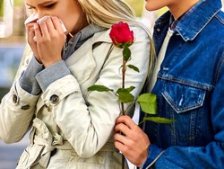 15 Inspirasi Puisi Cinta Romantis untuk Pasangan dari Para Pujangga Dunia