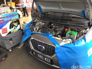 Kaca Depan Mobil Berembun Saat Hujan, Ada Indikasi AC Bermasalah