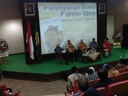 Tokoh Bicara Sosok Fahmi Idris dalam Buku Aktivis Tiga Zaman