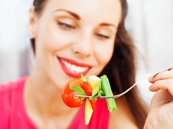 5 Makanan Sehat yang Bisa Berbahaya Jika Dikonsumsi Terlalu Banyak