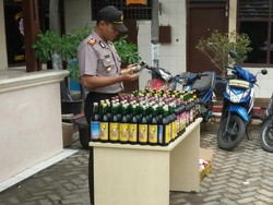 Polsek Sunda Kelapa Sita 137 Botol Miras di Muara Angke
