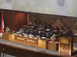 Hujan Interupsi, Paripurna DPR Soal Revisi UU KPK Diskors