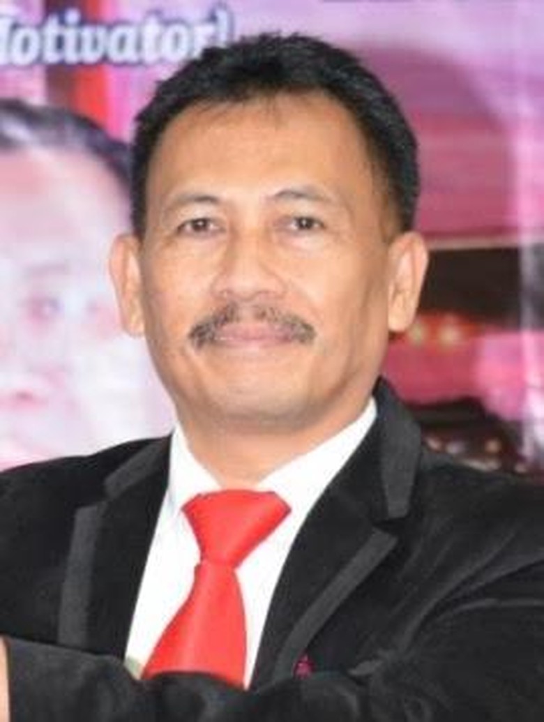 Membenahi Keperawatan Indonesia: Sistem dan SDM Membenahi Keperawatan Indonesia: Sistem dan SDM