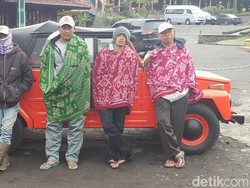 Hujan Abu Vulkanik Landa Warga Tengger