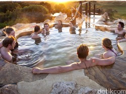 Saat Jerman Uji Coba Wanita Boleh Berenang Telanjang