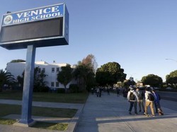 Los Angeles Buka Kembali Sekolah Setelah Dapat Ancaman Bom Hoax