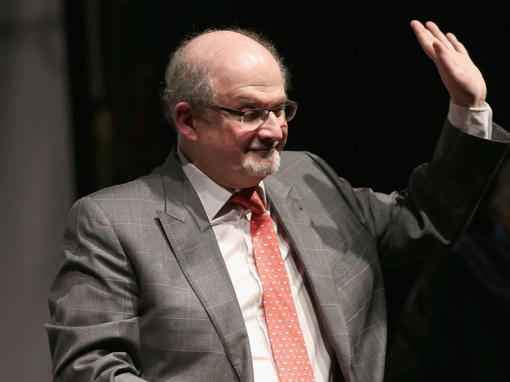Ditikam di New York, Salman Rushdie Dilarikan ke Rumah Sakit