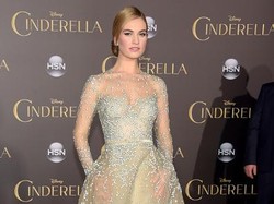 Jadi Model Parfum Terbaru Burberry, Lily James Awalnya Ketakutan